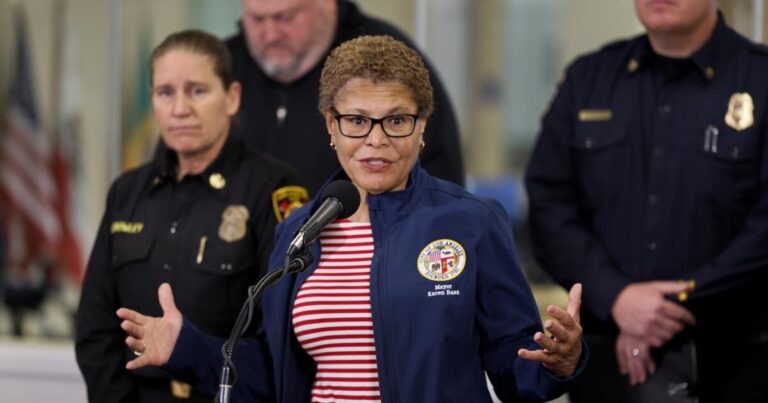 urlhttps3A2F2Fcalifornia times brightspot.s3.amazonaws.com2F5d2Fa12F2cc4e14640099ab0b3282508e03e2F1490348 la me karen bass presser 01